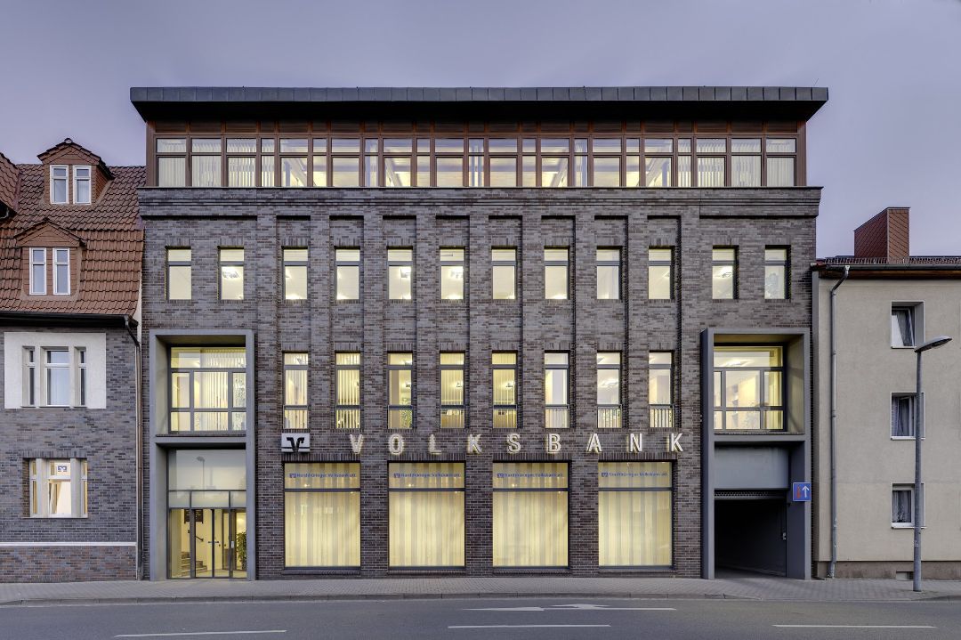 Neubau Nordthüringer Volksbank, Bürogebäude mit Klinkerfassade in Nordhausen, Architekt Michael Flagmeyer