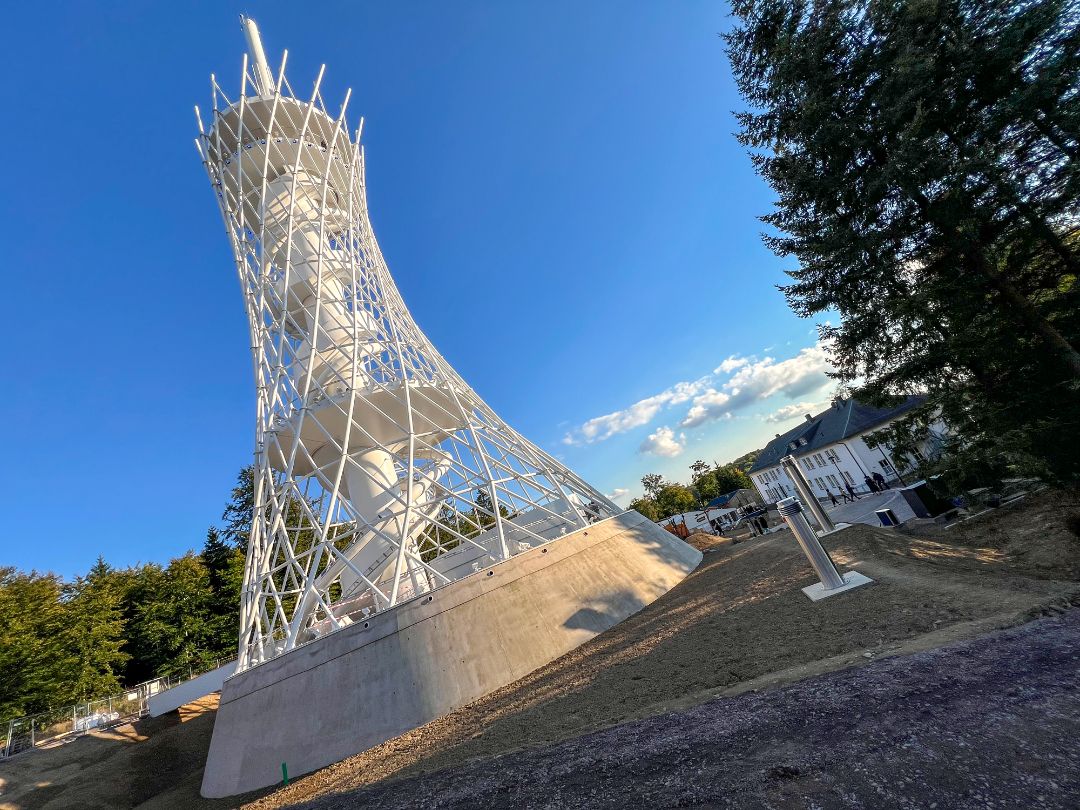 Neubau HEX Erlebniswelt Turm mit Funktionsgebäude in Rothesütte