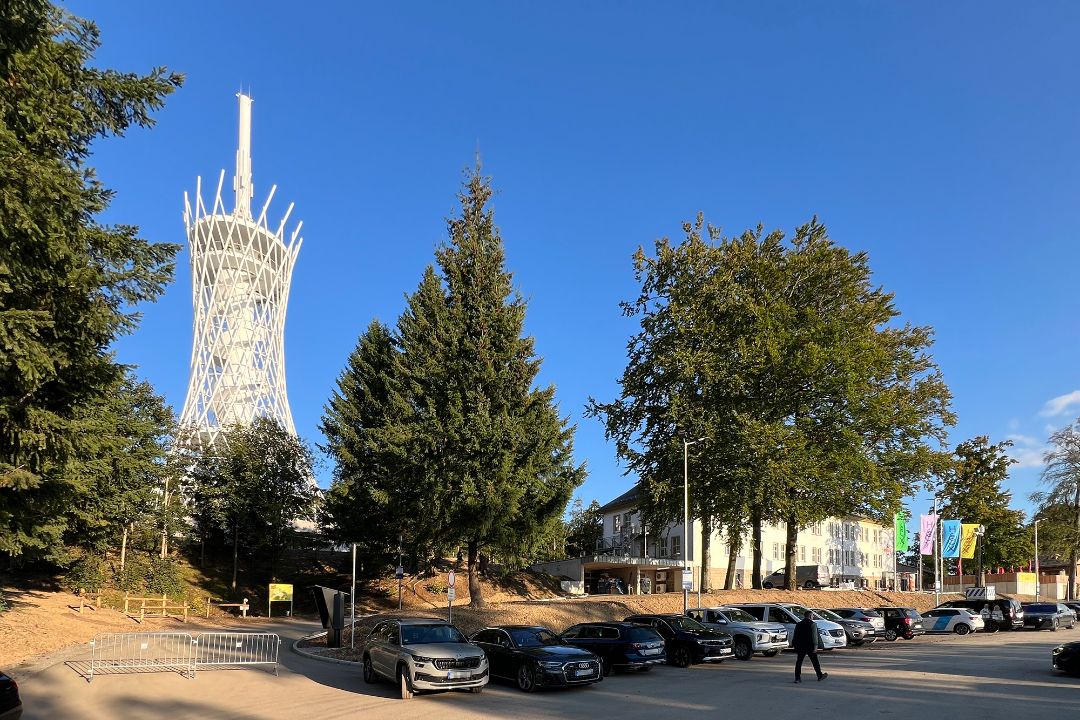 Neubau HEX Erlebniswelt Turm mit Funktionsgebäude in Rothesütte